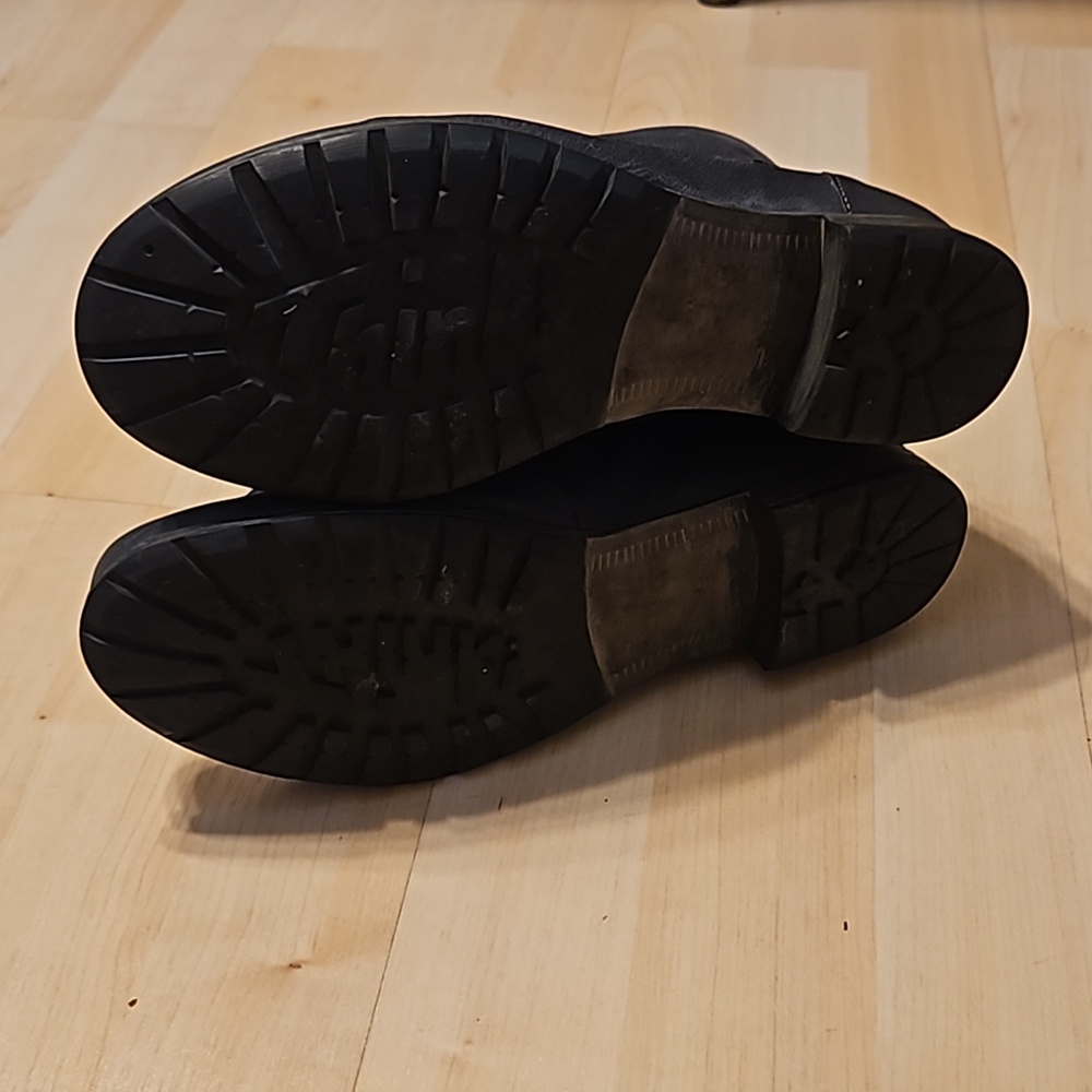 Boots - Picture 3 of 4
